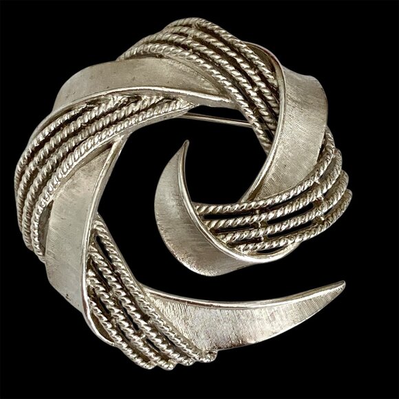 Vintage Crown Trifari Swirl Cable Circle Pin Brooch Silver Tone MCM Textured - Picture 2 of 12